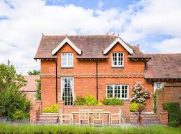 Why More People Are Using Buyers Agents in Hampshire in 2025 